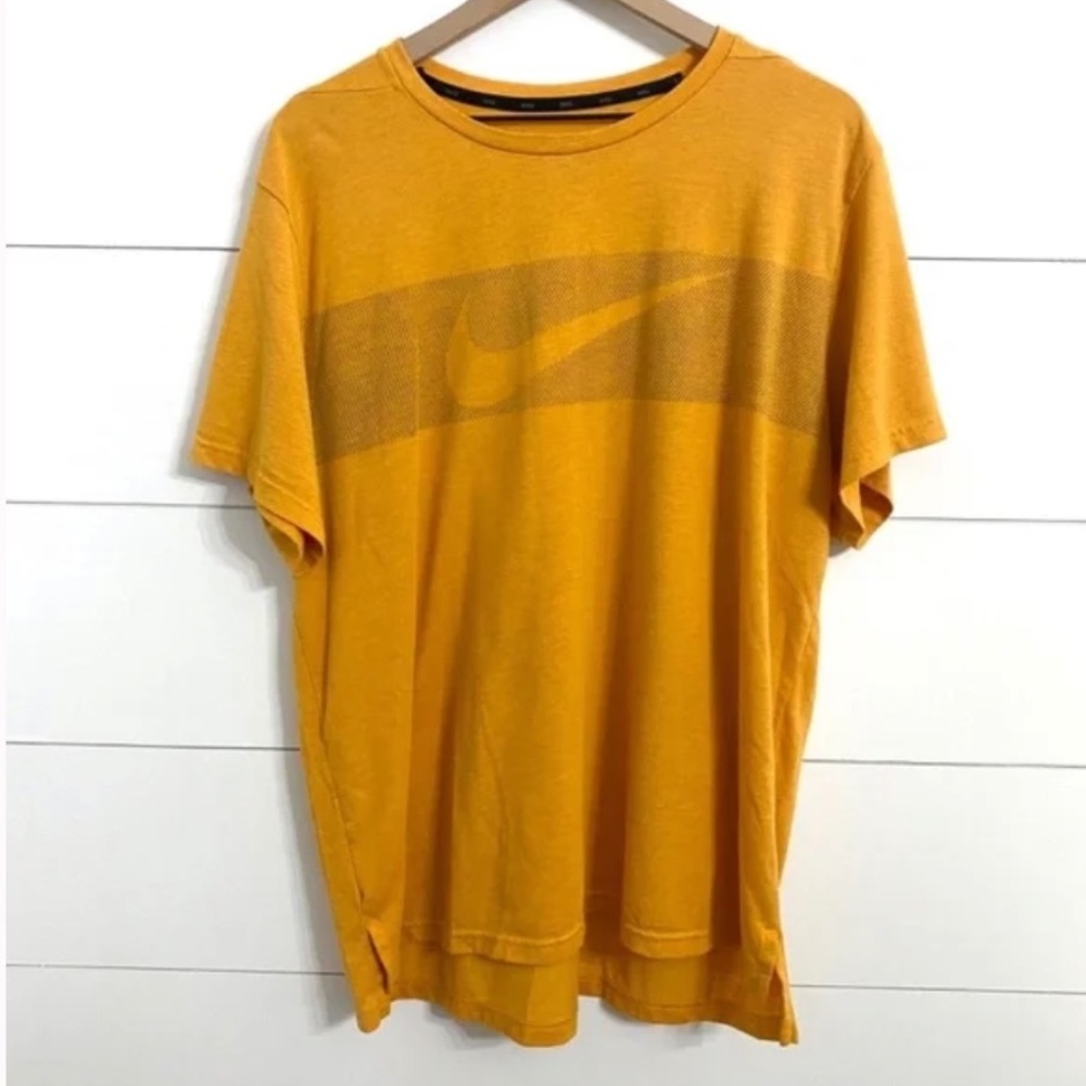 Nike Dry Fit Short Sleeve Yellow Swoosh Graphic T-Shirt, Tee, Men's  Size XL